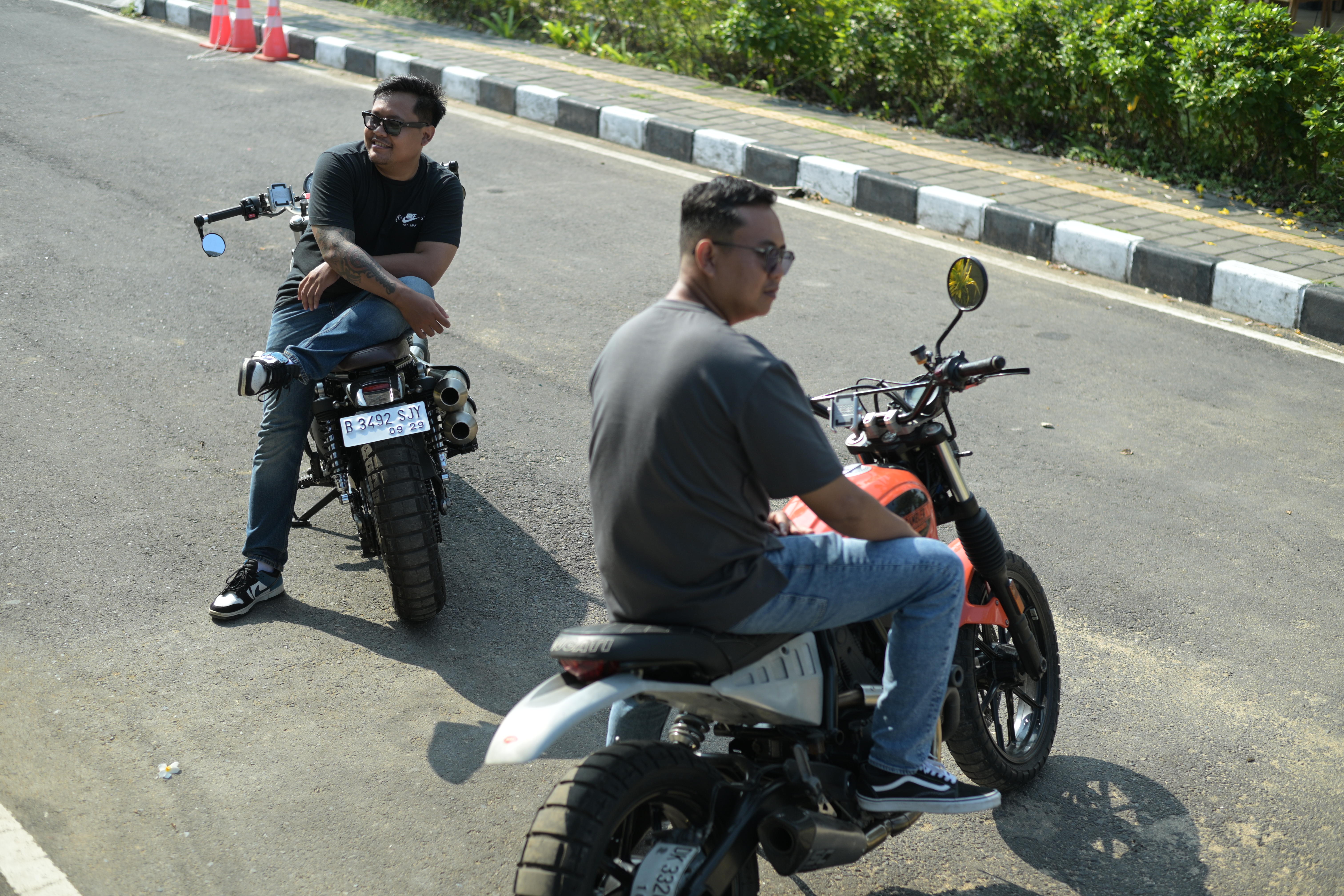 sewa moge bali - Riders on motorcycles